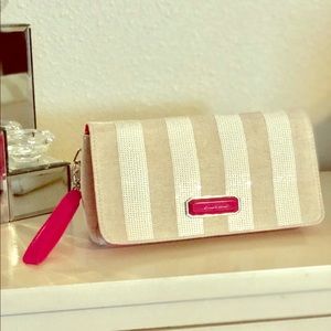 NWOT Victoria’s Secret Clutch!!!